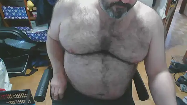 Snapshot of mikeyhotbear chatting on 01-07-25, 12:31 mikeyhotbear online show from 01-07-25, 12:31