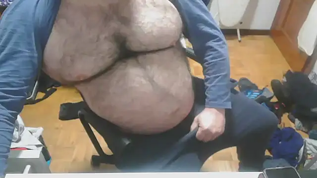 Snapshot of mikeyhotbear chatting on 01-10-25, 06:20 mikeyhotbear online show from 01-10-25, 06:20