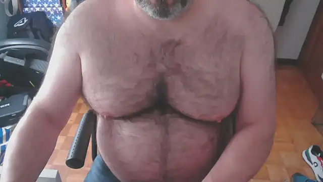 Snapshot of mikeyhotbear chatting on 01-27-25, 04:54 mikeyhotbear online show from 01-27-25, 04:54