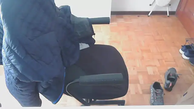 Snapshot of mikeyhotbear chatting on 11-04-25, 10:14 mikeyhotbear online show from 11-04-25, 10:14