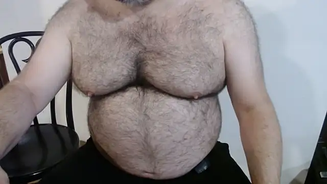 Snapshot of mikeyhotbear chatting on 07-10-26, 08:29 mikeyhotbear online show from 07-10-26, 08:29