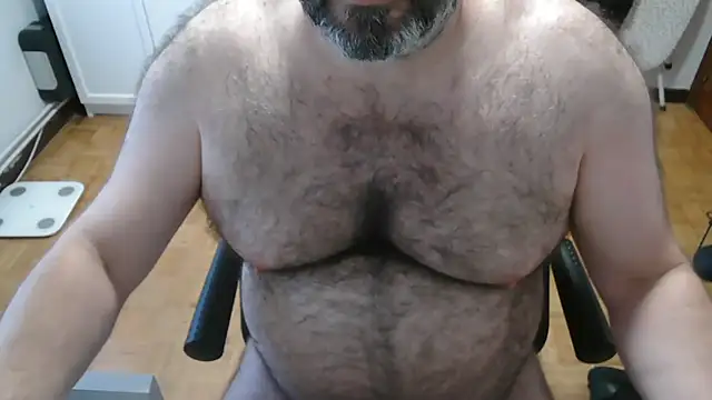 Snapshot of mikeyhotbear chatting on 07-15-26, 05:34 mikeyhotbear online show from 07-15-26, 05:34