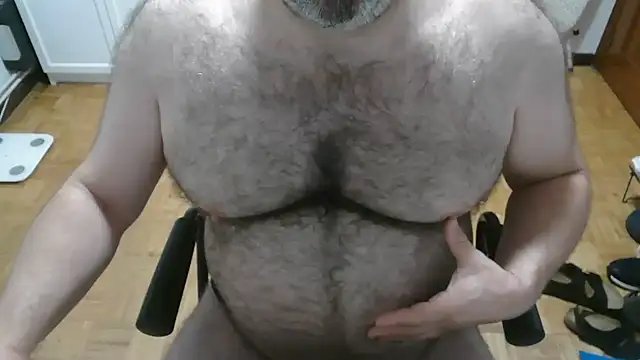 Snapshot of mikeyhotbear chatting on 07-19-26, 05:11 mikeyhotbear online show from 07-19-26, 05:11