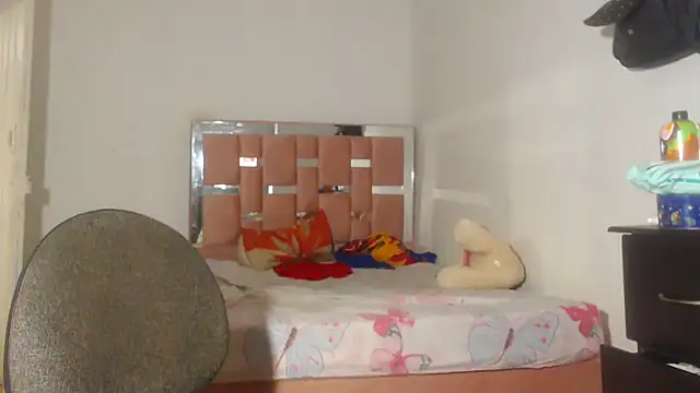 Snapshot of Kristal_Cox1 chatting on 10-17-25, 09:45 Kristal Cox1 online show from 10-17-25, 09:45