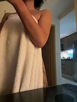 Snapshot of GabriSaenz chatting on 12-18-24, 10:13 GabriSaenz online show from 12-18-24, 10:13