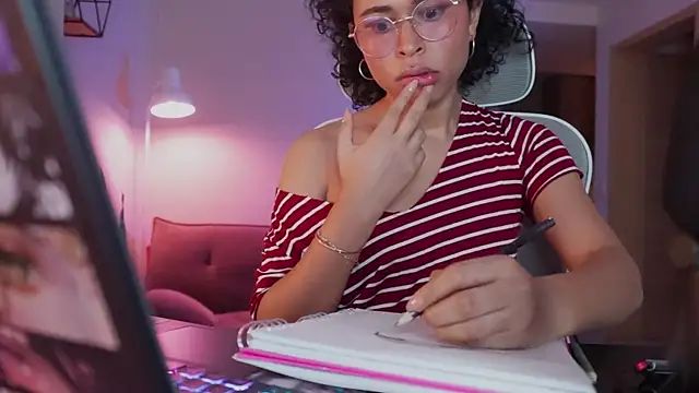 Snapshot of GabriSaenz chatting on 02-01-25, 02:58 GabriSaenz online show from 02-01-25, 02:58