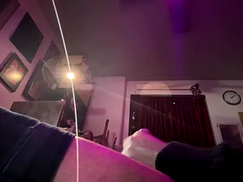 Snapshot of htk1975 chatting on 12-17-25, 10:10 htk1975 online show from 12-17-25, 10:10