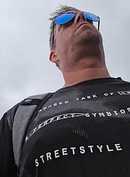 Trucker Hunter online show from 10-16-25, 02:51