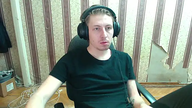 darienlarge online show from 10-04-25, 02:20