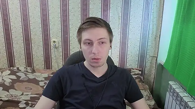 Snapshot of darienlarge chatting on 04-18-26, 11:58 darienlarge online show from 04-18-26, 11:58