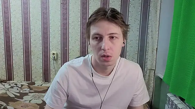 Snapshot of darienlarge chatting on 05-07-26, 02:28 darienlarge online show from 05-07-26, 02:28