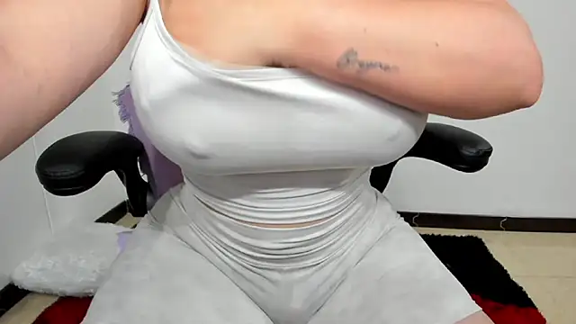 Snapshot of Emiily_88 chatting on 01-02-25, 11:09 Emiily 88 online show from 01-02-25, 11:09