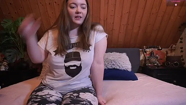 TessaWinter online show from 10-31-25, 03:35