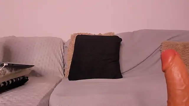 Snapshot of LexxiLow chatting on 12-10-24, 05:00 LexxiLow online show from 12-10-24, 05:00