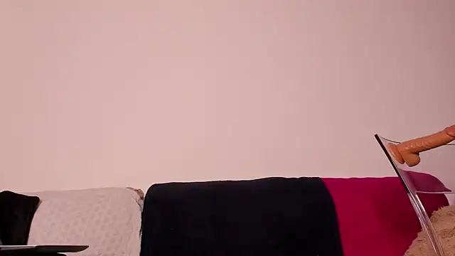 Snapshot of LexxiLow chatting on 03-04-25, 01:06 LexxiLow online show from 03-04-25, 01:06