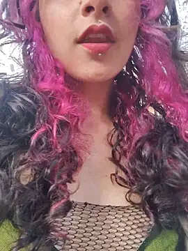 Snapshot of _Laary chatting on 10-31-25, 09:05 Laary online show from 10-31-25, 09:05