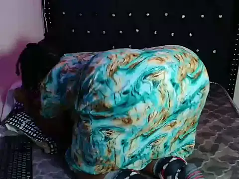 Snapshot of Toomuchbooty33 chatting on 11-28-25, 07:27 Toomuchbooty33 online show from 11-28-25, 07:27