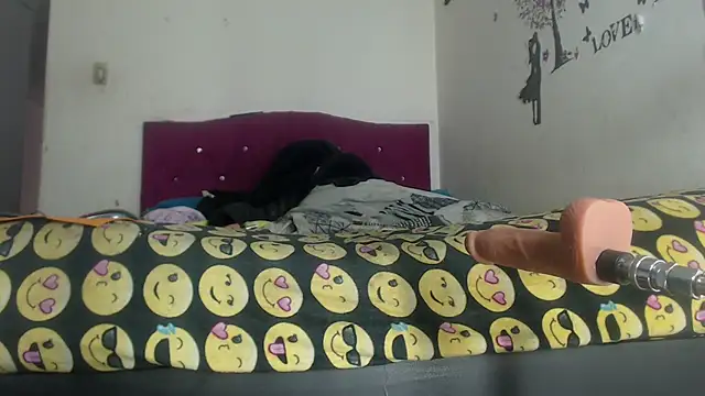 Snapshot of Devill_x chatting on 10-01-25, 01:28 Devill x online show from 10-01-25, 01:28