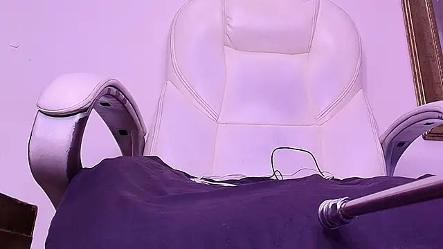 Snapshot of britanyy_ chatting on 02-19-25, 03:06 britanyy online show from 02-19-25, 03:06