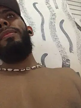 Snapshot of Alessandro__Rossi chatting on 12-27-24, 02:36 Alessandro Rossi online show from 12-27-24, 02:36