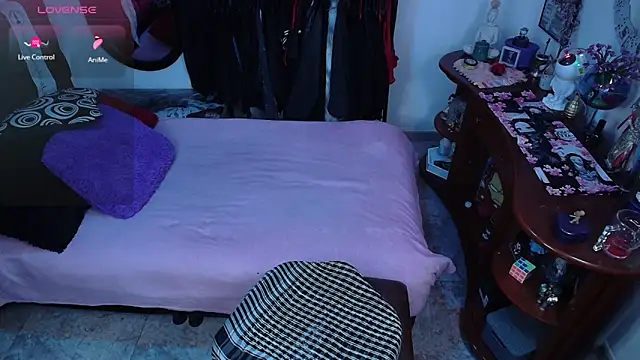 lufek23 online show from 03-25-26, 04:24