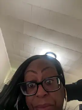 Snapshot of Goddesskarisma chatting on 12-17-25, 08:04 Goddesskarisma online show from 12-17-25, 08:04