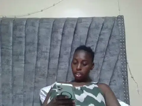 Snapshot of Dizzydose chatting on 06-11-26, 05:00 Dizzydose online show from 06-11-26, 05:00