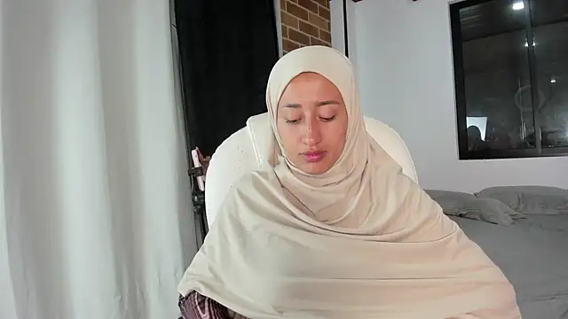 adila anich online show from 11-16-25, 02:28