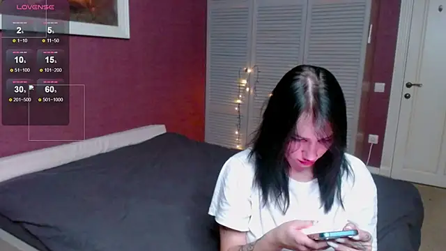 Laura Key online show from 10-29-25, 08:32