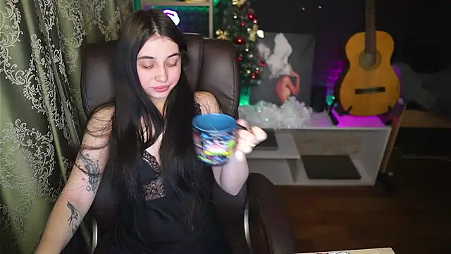 delicatedBailey online show from 12-21-24, 05:36