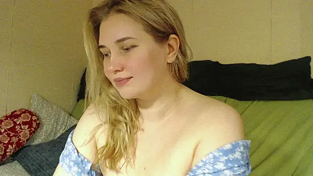 Snapshot of mmmPinUpGirl chatting on 10-11-25, 05:22 mmmPinUpGirl online show from 10-11-25, 05:22