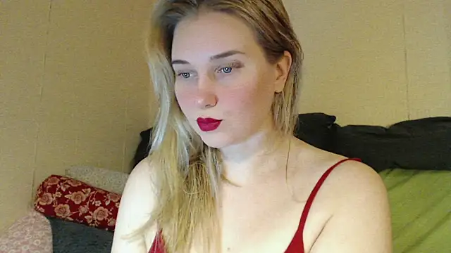 Snapshot of mmmPinUpGirl chatting on 10-18-25, 06:52 mmmPinUpGirl online show from 10-18-25, 06:52