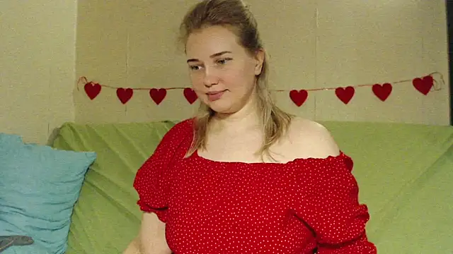 Snapshot of mmmPinUpGirl chatting on 04-25-26, 11:13 mmmPinUpGirl online show from 04-25-26, 11:13