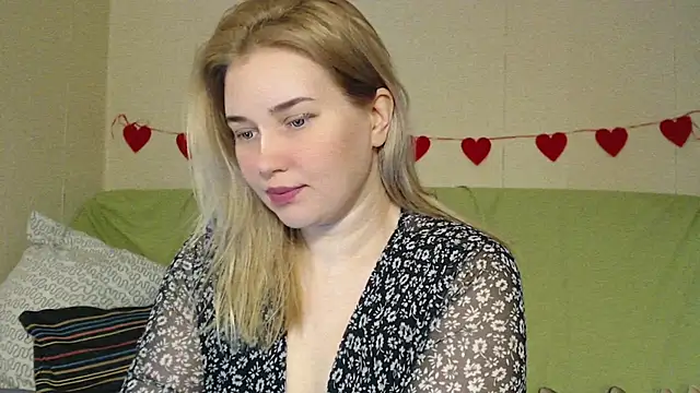 Snapshot of mmmPinUpGirl chatting on 04-30-26, 08:48 mmmPinUpGirl online show from 04-30-26, 08:48