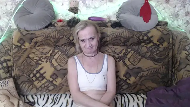 Snapshot of MissBekker chatting on 01-11-25, 11:46 MissBekker online show from 01-11-25, 11:46