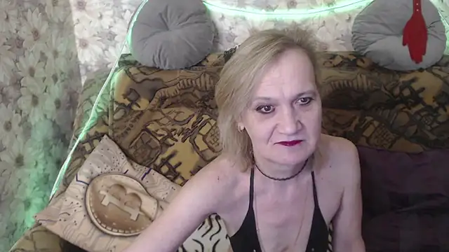 Snapshot of MissBekker chatting on 03-17-25, 04:08 MissBekker online show from 03-17-25, 04:08