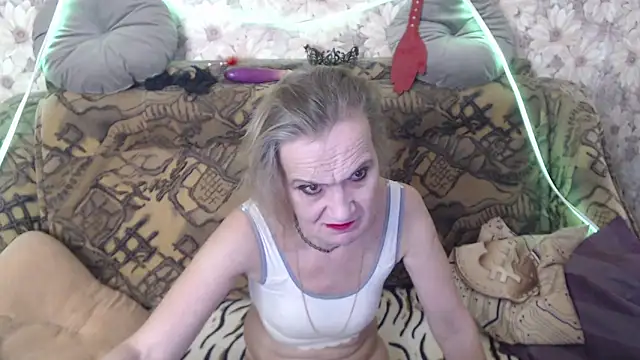 Snapshot of MissBekker chatting on 11-05-25, 01:49 MissBekker online show from 11-05-25, 01:49