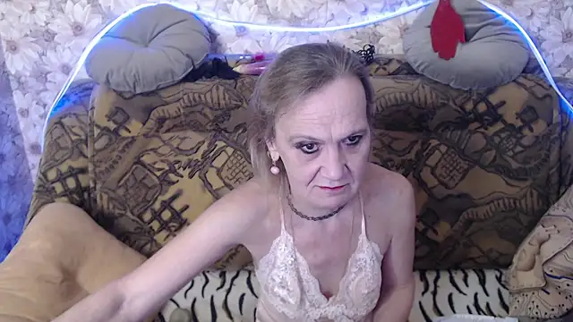 Snapshot of MissBekker chatting on 11-17-25, 09:20 MissBekker online show from 11-17-25, 09:20