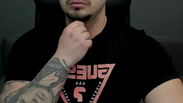 Snapshot of TonyWilcox chatting on 02-11-25, 06:19 TonyWilcox online show from 02-11-25, 06:19