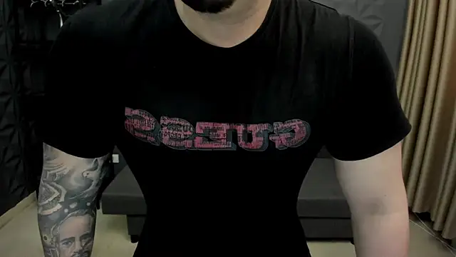 Snapshot of TonyWilcox chatting on 03-07-25, 08:23 TonyWilcox online show from 03-07-25, 08:23