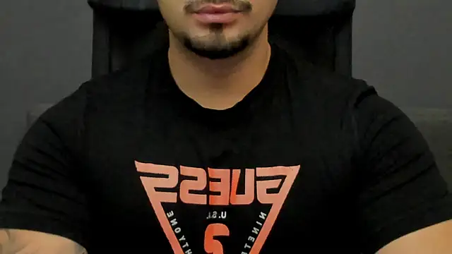 Snapshot of TonyWilcox chatting on 10-10-25, 05:06 TonyWilcox online show from 10-10-25, 05:06