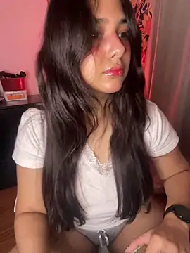 Snapshot of xSelena chatting on 03-22-25, 04:56 xSelena online show from 03-22-25, 04:56