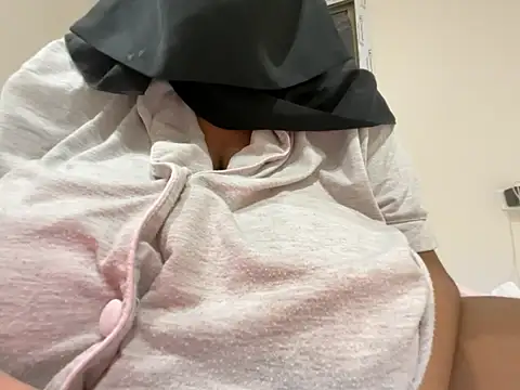 Submissive Arab online show from 04-06-26, 12:17