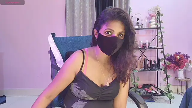 Snapshot of Naughty_nightz chatting on 10-23-25, 03:44 Naughty nightz online show from 10-23-25, 03:44