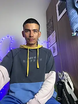 Snapshot of sorry-mom69 chatting on 12-14-25, 12:21 sorry-mom69 online show from 12-14-25, 12:21