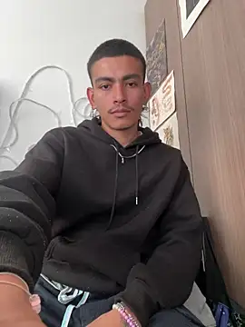 Snapshot of sorry-mom69 chatting on 12-19-25, 06:37 sorry-mom69 online show from 12-19-25, 06:37