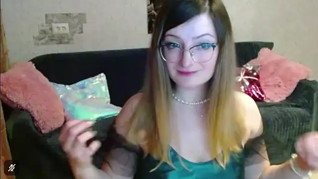 Snapshot of Arielsssplash chatting on 11-25-25, 02:50 Arielsssplash online show from 11-25-25, 02:50