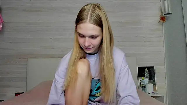 molly hunt  online show from 10-16-25, 03:18