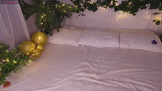 Snapshot of Elfa_Mirielle chatting on 10-15-25, 06:57 Elfa Mirielle online show from 10-15-25, 06:57