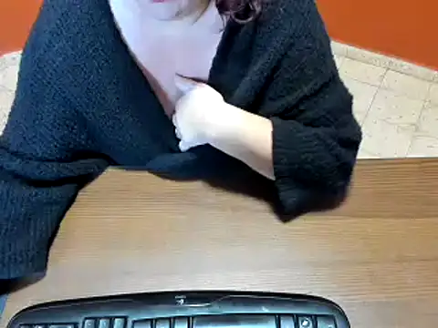 Snapshot of NikkiHolland chatting on 01-29-25, 08:18 NikkiHolland online show from 01-29-25, 08:18